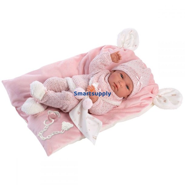 Nica 40 cm babydukke p� en t�ppe