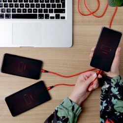 Ladeledning 3-i-1 USB - USB-C/microUSB/Lightning, 1,2m; C4049RD