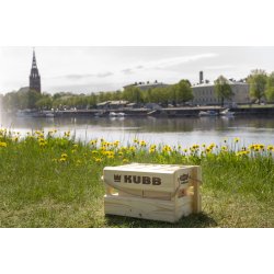 Spil Kubb i papkasse