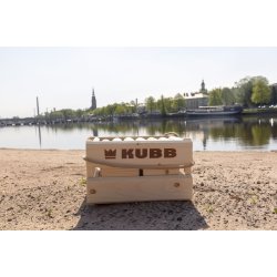 Spil Kubb i papkasse