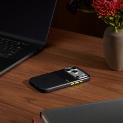 Beats iPhone 17 Pro Rugged Case med MagSafe og Kamerakontrol - Everest Black