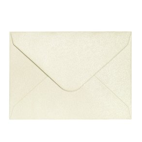 Sm cremefarvet skinnende kuverter 10 stk. 70mm x 100mm (B7)
